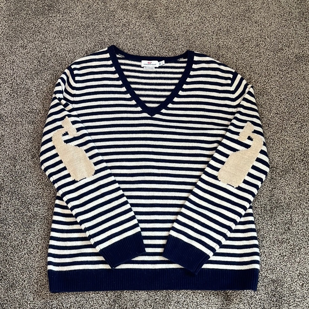 Vineyard Vines blue and white striped sweater. Size large with cashmere.